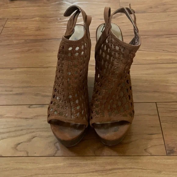 LAST CHANCE!! Get it before it’s GONE!! 👋❤️ Sandle Wedges - Picture 5 of 8